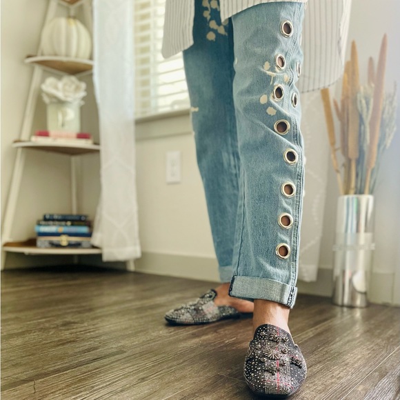 Blue Boyfriend Distressed Jeans With Silver Hardware Size 8 - Picture 7 of 9